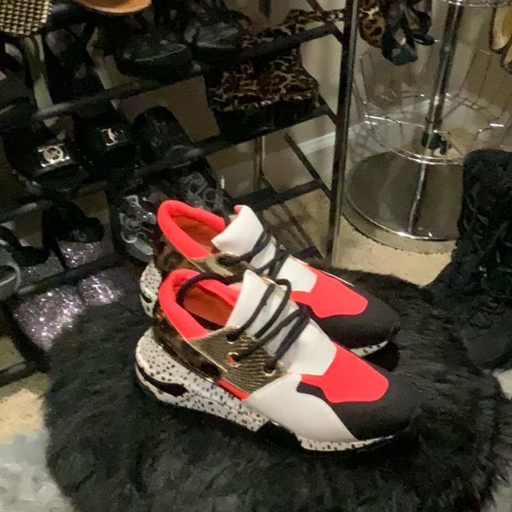 LIKE NEW Steve Madden Statement Sneakers